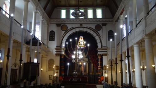 Intérieur de la synagogue